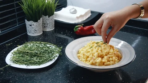 Chief do finish decoration of ready meal of pasta Stock Footage 122559802
