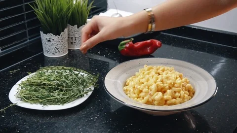 Chief do finish decoration of ready meal of pasta Stock Footage 122559937
