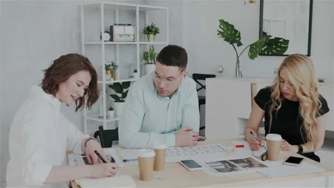 The chief executive gives important comments on the design of the project. A Stock Footage 106192171