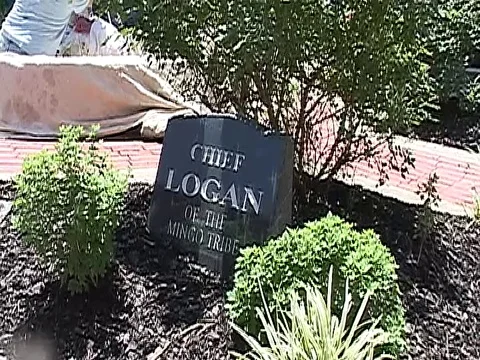 Chief Logan Statue-being painted 스톡 동영상 74740457