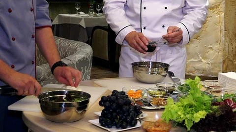 Chief make salad Video stock 95433410