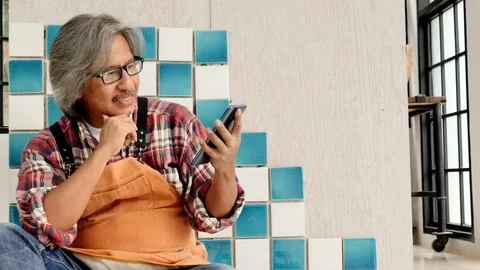 Chief technician is using the smartphone to order online. Stock-Footage 112291650