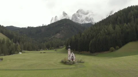 Chiesa nella prateria Stock Footage 302902107