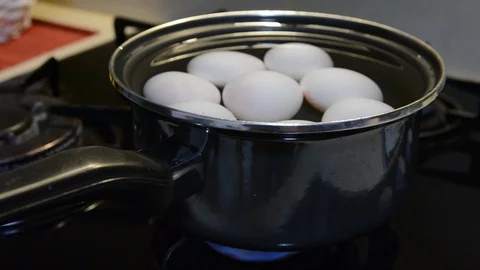 Chikcken eggs are cooked on the stove Vídeos de archivo 90763644