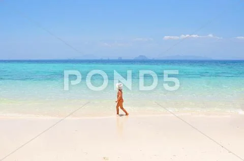 A child and the sea Stock Photos