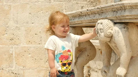 Child are having fun outside. Little girl walking. Vídeos de archivo 104597203