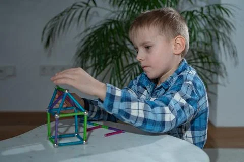 Child Assembling Magnetic House Foto stock