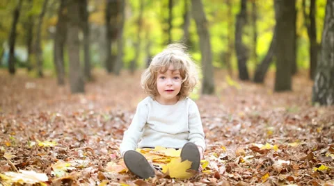 Child in autumn Stock Footage 27485976