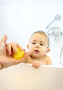 A child bathes in a bubble bath. Selective focus. Foto stock