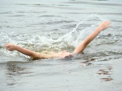 Child is bathing in the river Stock-Fotos