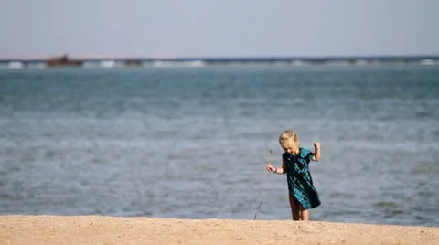 Child on beach 2 Vídeo Stock 20537119