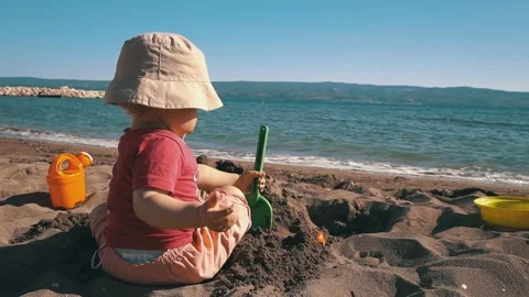 Child on beach Video stock 154692972