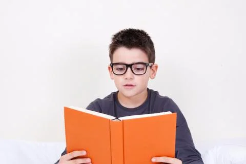 Child in bed Stock-Fotos