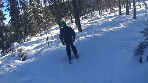 Child boy skiing through forest. 動画素材 86282163