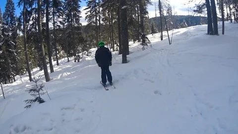 Child boy skiing through forest. 動画素材 86285500