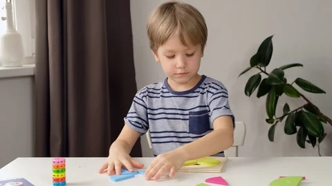 Child boy toddler doing simple math exercises with fractions at school, close up Vídeo Stock 125296195