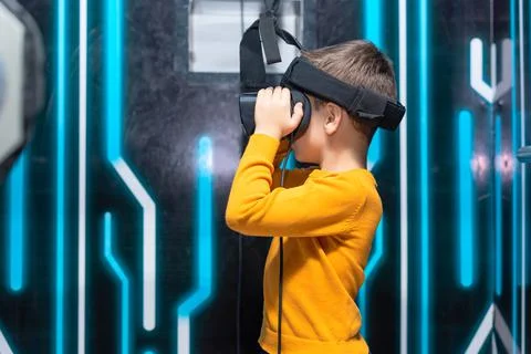Child boy using virtual or augmented reality glasses. Concept of modern Stock-Fotos