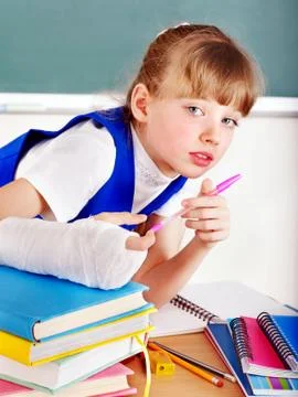 Child with broken arm. Stock-Fotos