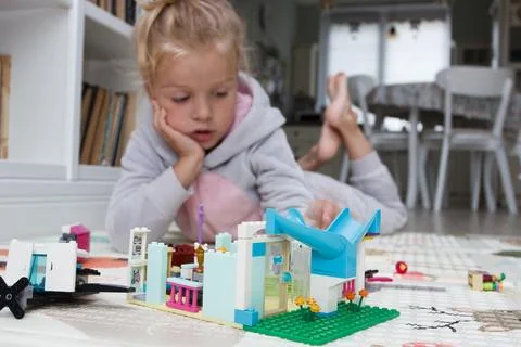 Child builds with constructor bricks, plays with toys Stock-Fotos
