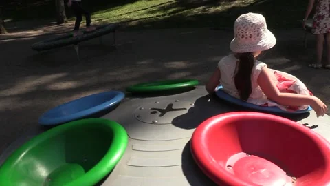 Child on the carousel Vidéo 137657371