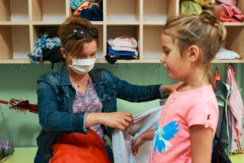 Child changing clothes in changing room in nursery school Foto stock