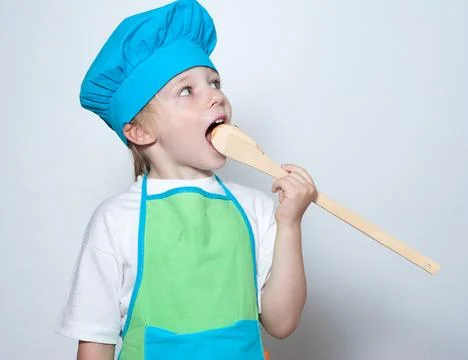 Child as a chef cook 库存照片