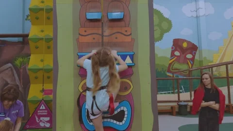 A child on a climbing wall, a climbing wall Видео 337322221