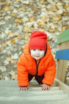 The child climbs the steps on the playground Stock-Fotos