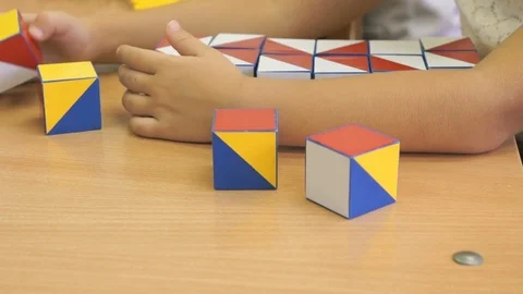 Child collecting a pattern using colored cubes Video stock 71312121