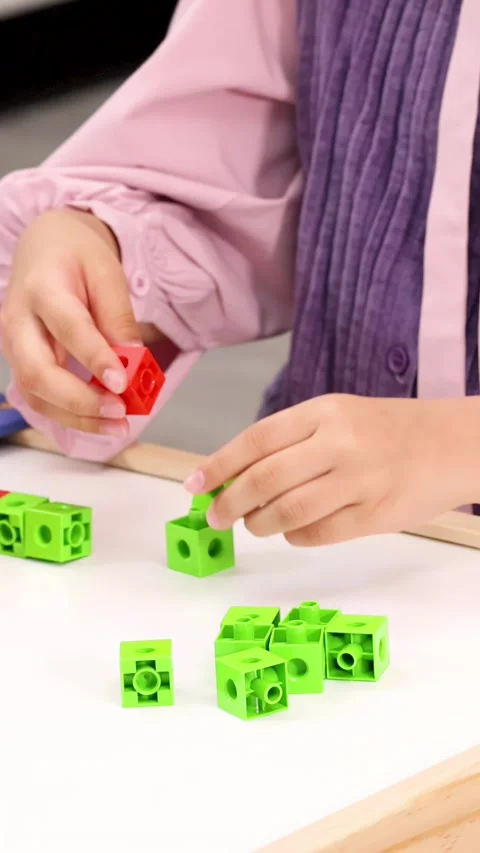 Child Connecting Colorful Interlocking Building Blocks Vídeo Stock 324945470