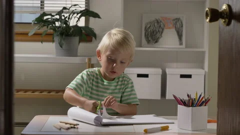 Child cutting paper with scissors. Video stock 138670052