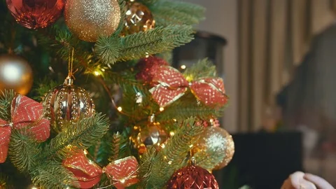 Child Decorating the Christmas Tree 스톡 동영상 82511094