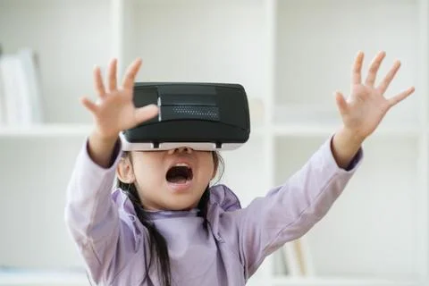 Child Delighted by Virtual Reality Experience Foto stock