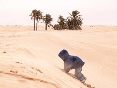 Child at desert Foto stock