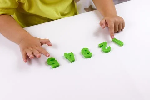 Child development. Counting training. The child points to the numbers. selective Stock Photos