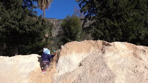 Child digs in sand Stock Footage 71161774