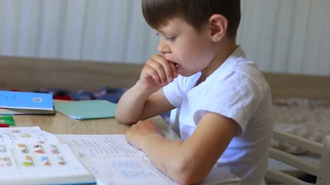A child does homework on isolation. Homework. Video stock 140370316