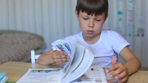 A child does homework on isolation. Homework. Video stock 140370402