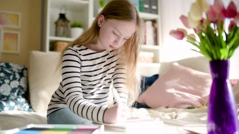 Child doing her homework in her room. 스톡 동영상 149276422