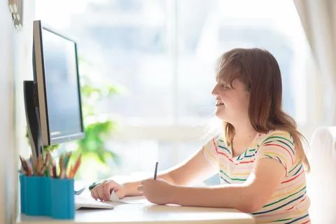 Child doing homework on computer. Online class. Stock-Fotos