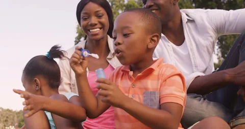 Child doing soap bubbles with his toy Видео 64577578