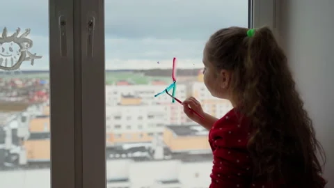 Child draw snowflake in rainbow colours on window with paint Stock Footage 166162825