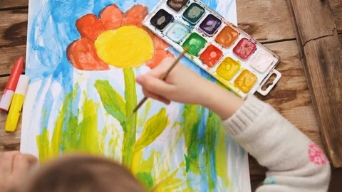 Child drawing picture Stock Footage 101606015