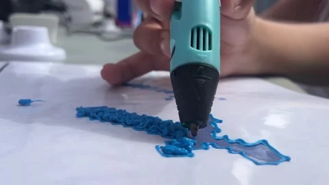 A child draws with a 3D pen Video stock 277765602