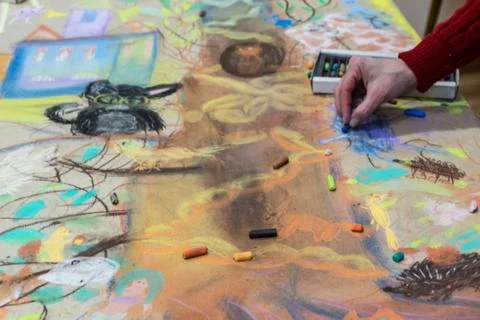 The child draws the crayons Foto stock