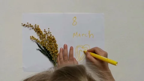 A child draws a greeting card for March 8 스톡 동영상 205871708