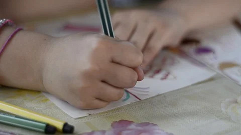 Child draws on a leaf Stock Footage 88957922
