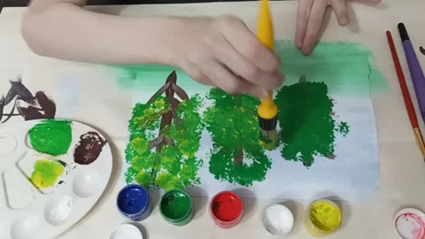 Child draws leaves Stock Footage 194339162