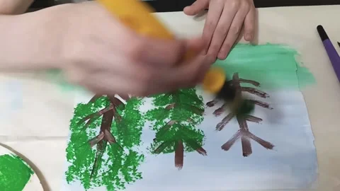 Child draws tree leaves Stock Footage 194339174