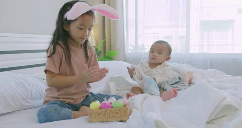 Child With Easter Eggs Kids Playing Together in Family Celebration At Home Stock-Footage 332234313